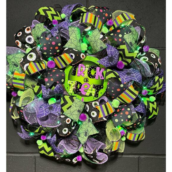 Pre Lit Halloween Wreath Purple Green Light Up 24 Inch Handmade Deco Mesh - Picture 1 of 9